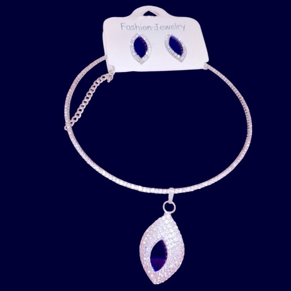 Elegant Silver and Blue Necklace Set - Picture 1 of 14